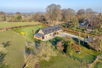 Maison - 281 m² - 12 pièces