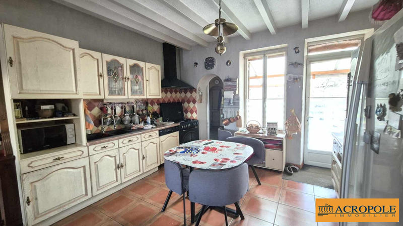 Maison - 280 m² - 12 pièces