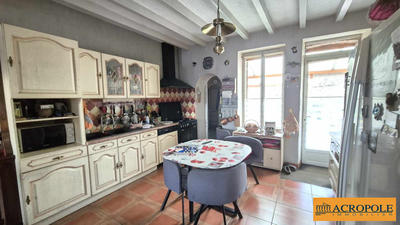 Maison - 280 m² - 12 pièces