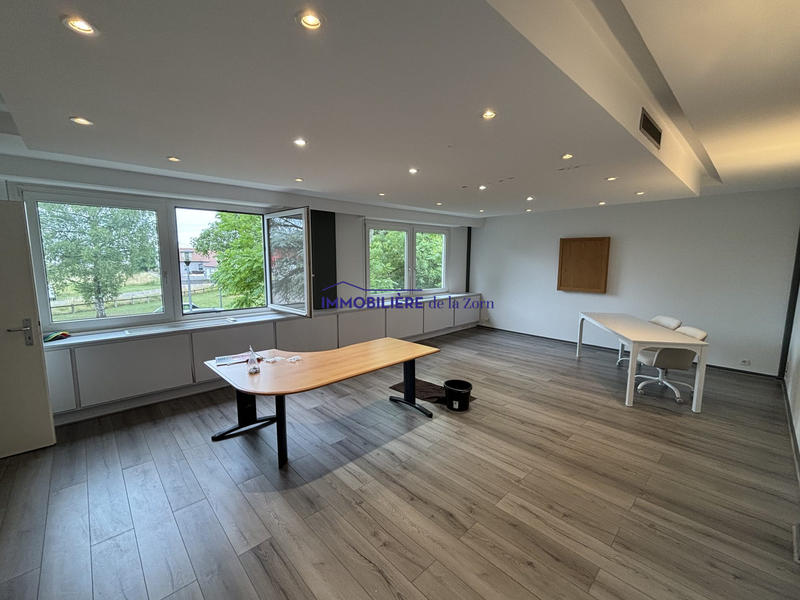 Local commercial - 323 m²