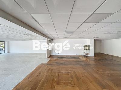 Local commercial - 251 m²