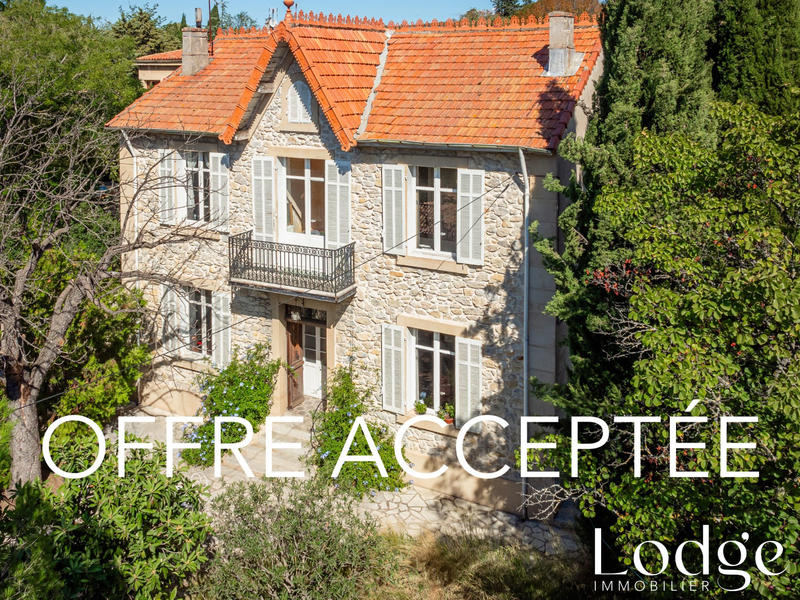 Maison - 220 m² - 10 pièces