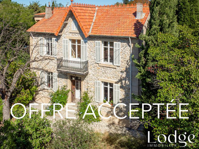 Maison - 220 m² - 10 pièces