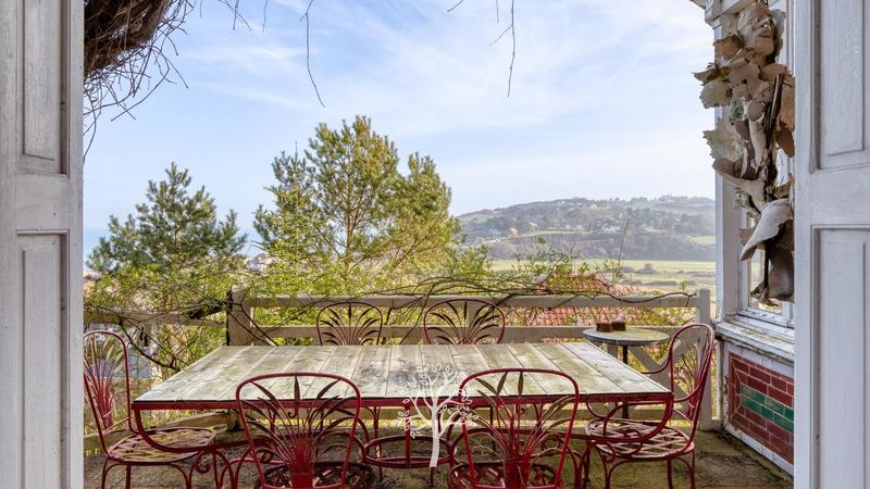 Villa - 303 m² - 12 pièces