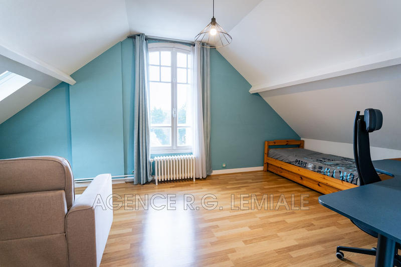 Maison - 230 m² - 11 pièces