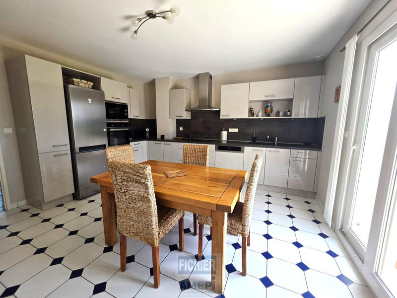 Maison - 226 m² - 8 pièces