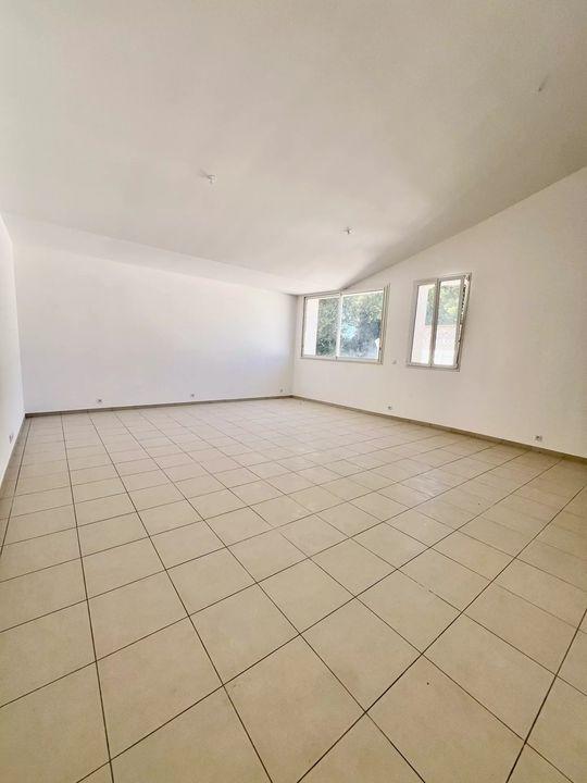 Appartement - 82 m² - 3 pièces