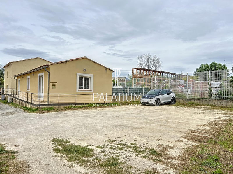 Local commercial - 92 m² - 4 pièces