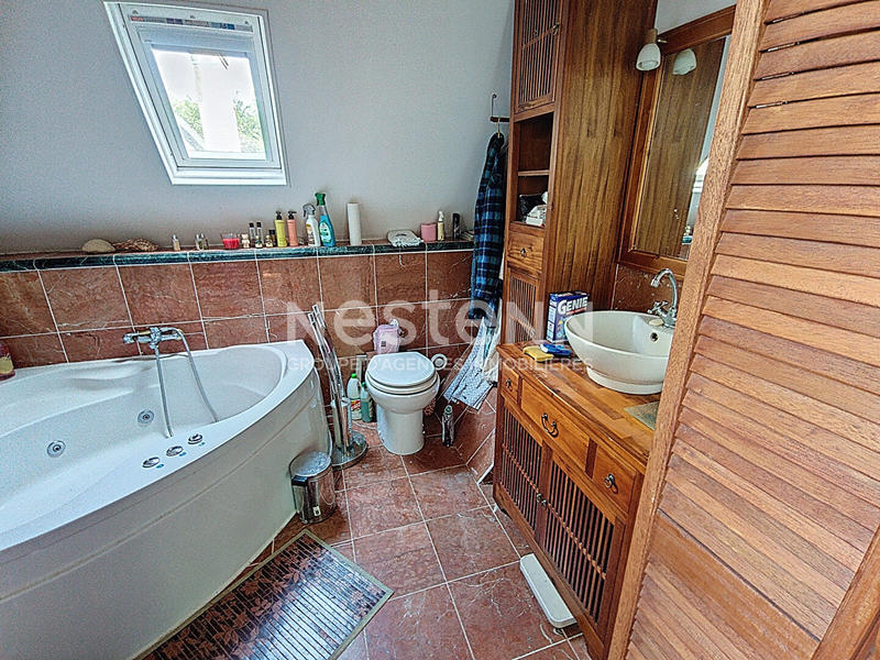 Maison - 309 m² - 12 pièces