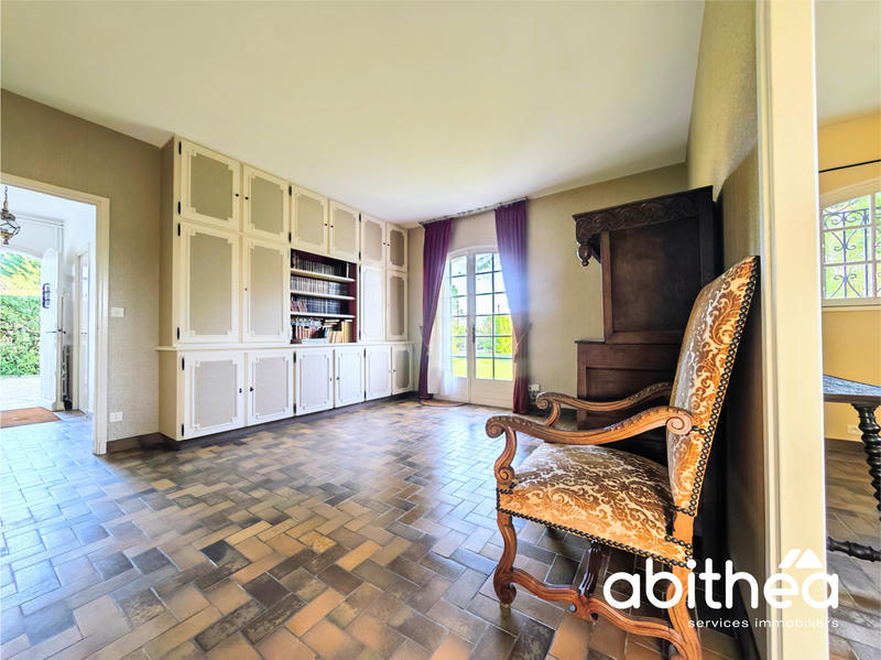 Maison - 250 m² - 11 pièces