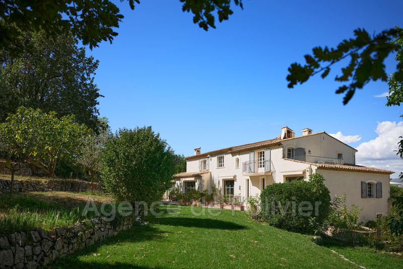 Propriété - 820 m² - 10 pièces