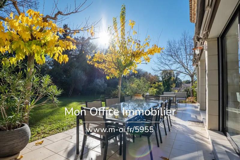 Maison - 260 m² - 6 pièces