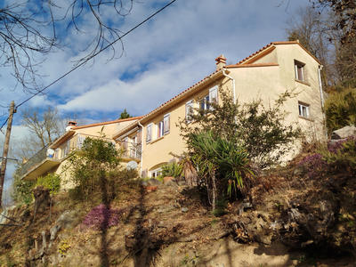 Maison - 304 m² - 7 pièces