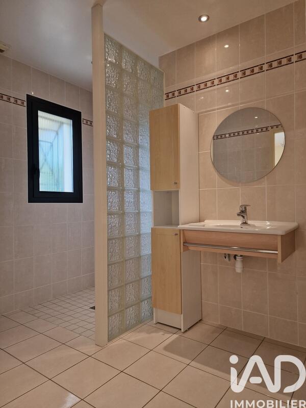 Maison - 242 m² - 10 pièces