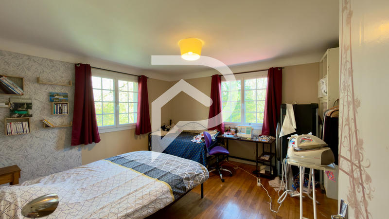 Maison - 204 m² - 7 pièces