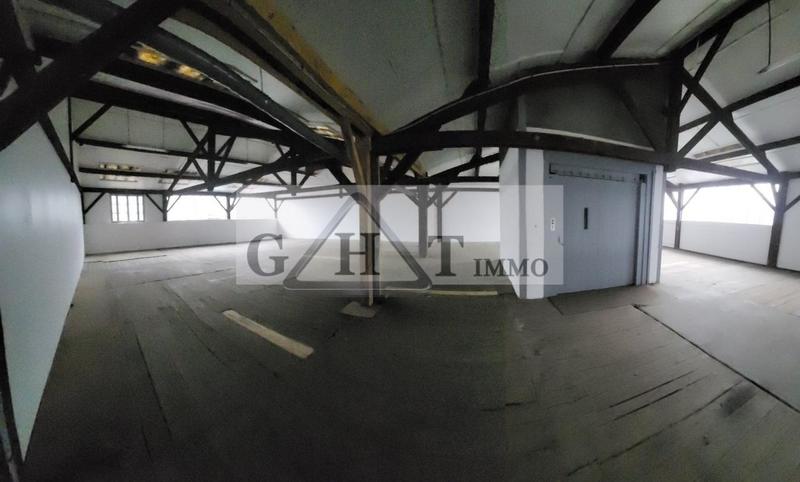 Entrepôt - 611 m²