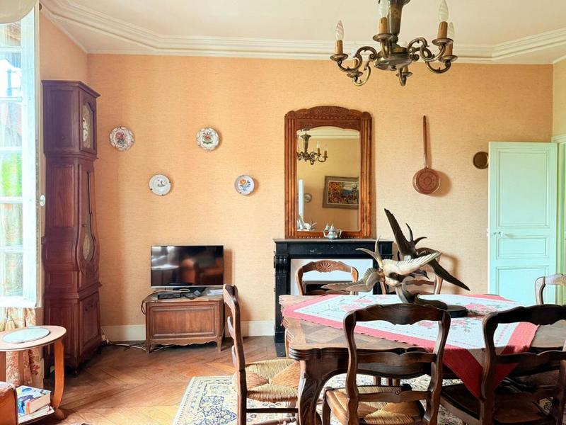 Maison - 205 m² - 8 pièces