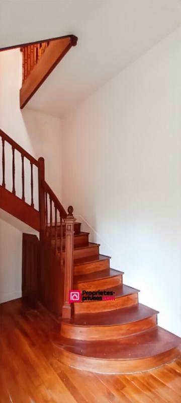 Maison - 216 m² - 9 pièces