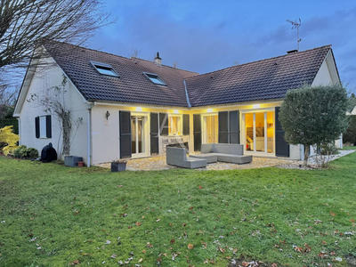 Maison - 213 m² - 9 pièces