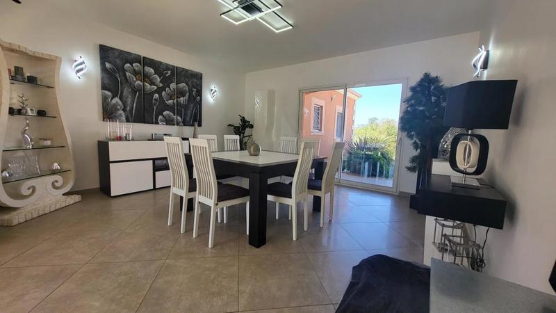 Villa - 220 m² - 6 pièces