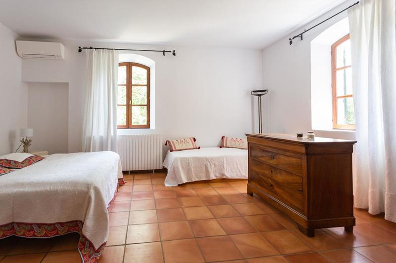 Maison - 267 m² - 9 pièces