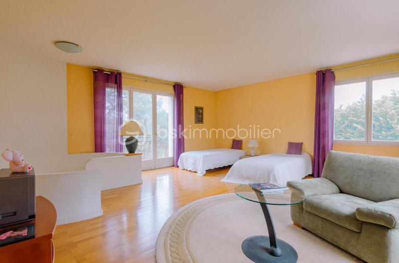 Maison traditionnelle - 222 m² - 6 pièces