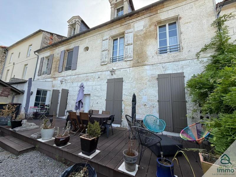 Maison - 255 m² - 10 pièces