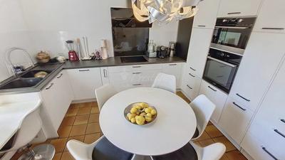 Maison - 300 m² - 11 pièces