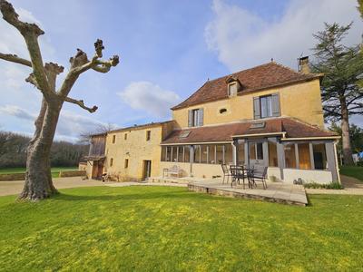 Maison traditionnelle - 287 m² - 9 pièces