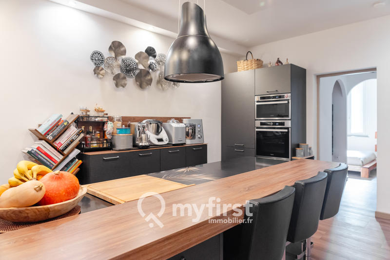 Appartement - 204 m² - 6 pièces