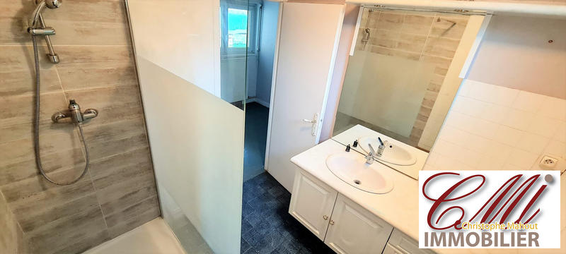 Maison - 230 m² - 9 pièces