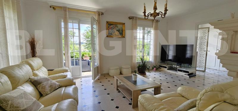 Maison traditionnelle - 140 m² - 6 pièces