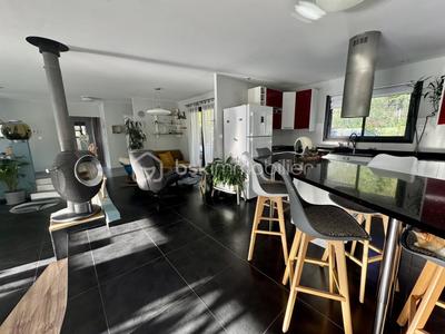 Maison - 212 m² - 7 pièces