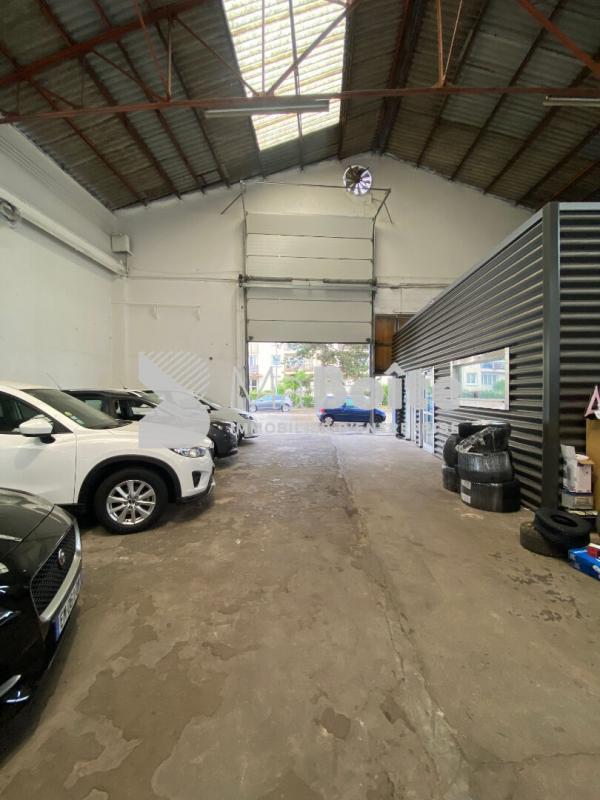 Entrepôt - 1 000 m²