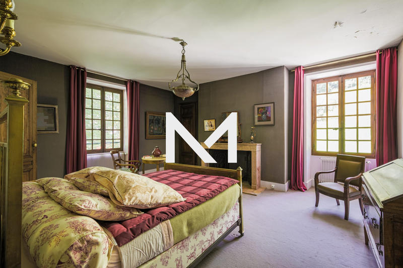 Maison - 761 m² - 16 pièces