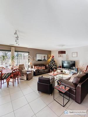 Maison traditionnelle - 145 m² - 5 pièces