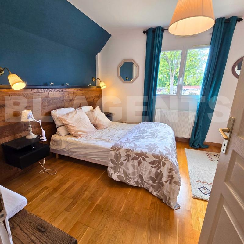 Maison traditionnelle - 200 m² - 8 pièces