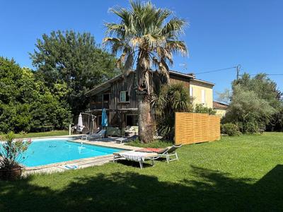 Maison - 233 m² - 8 pièces