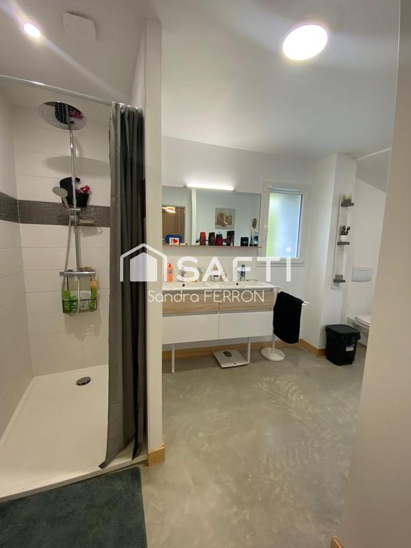 Maison - 247 m² - 7 pièces