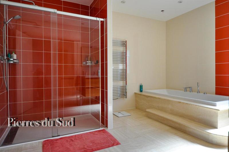 Maison - 350 m² - 6 pièces