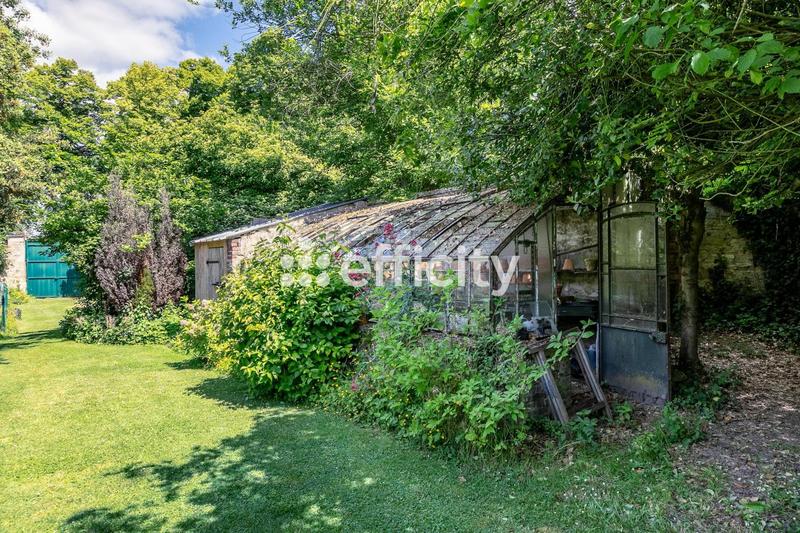 Maison - 463 m² - 12 pièces