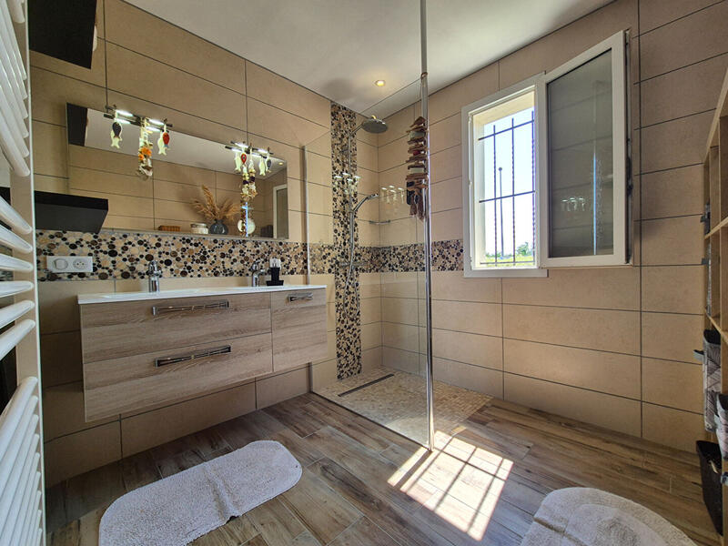 Maison - 102 m² - 4 pièces