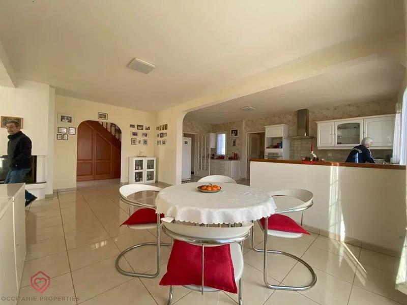 Maison - 215 m² - 5 pièces