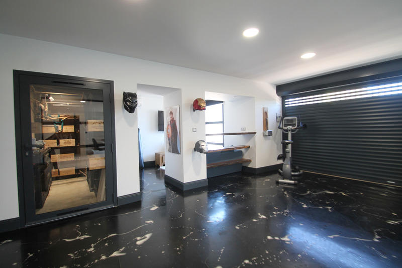 Maison - 280 m² - 9 pièces