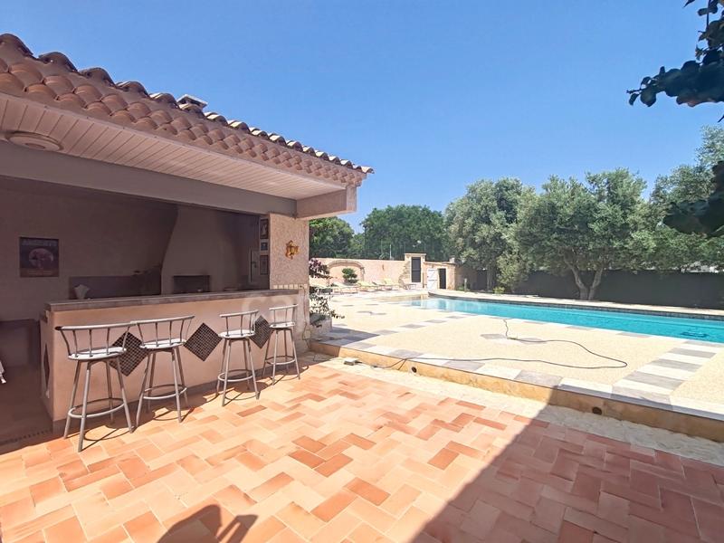 Maison - 220 m² - 7 pièces