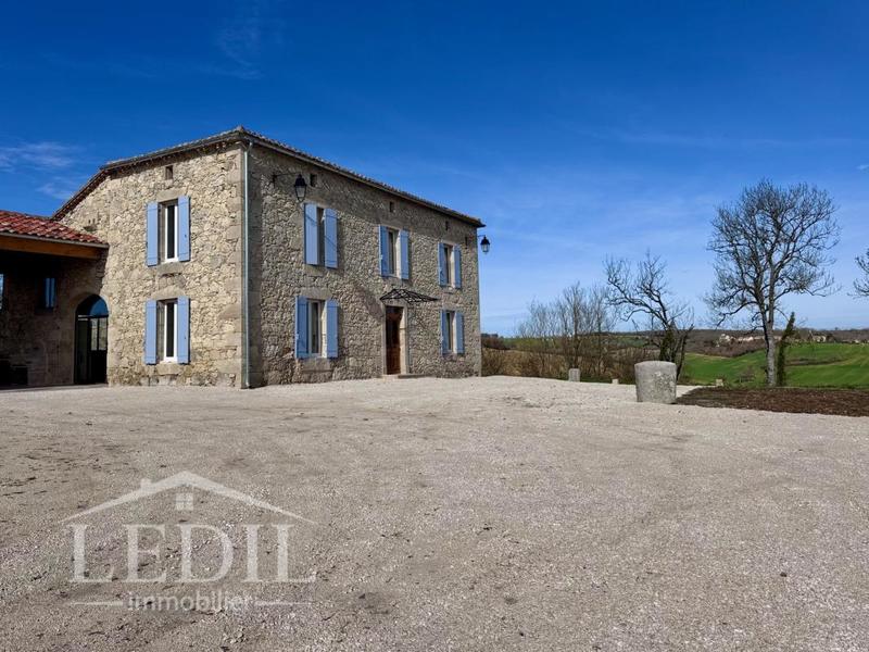 Propriété - 315 m² - 5 pièces