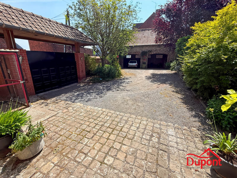 Maison - 228 m² - 9 pièces