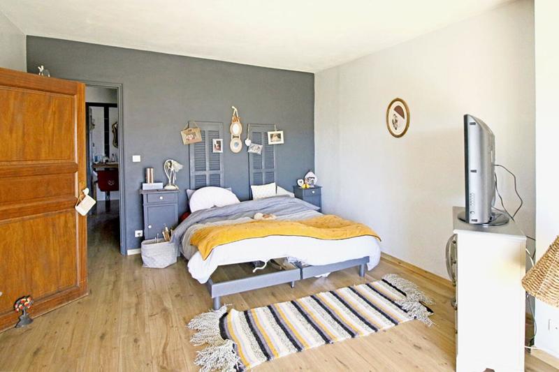 Maison - 233 m² - 11 pièces