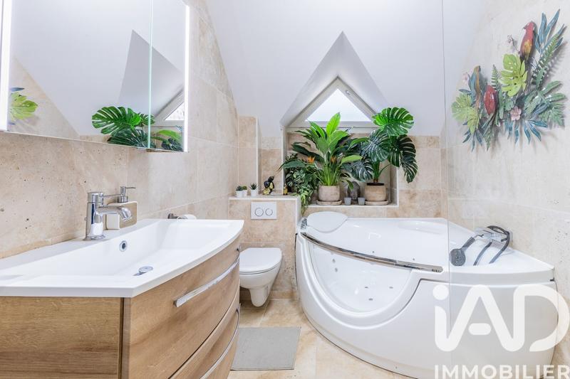 Maison - 92 m² - 6 pièces