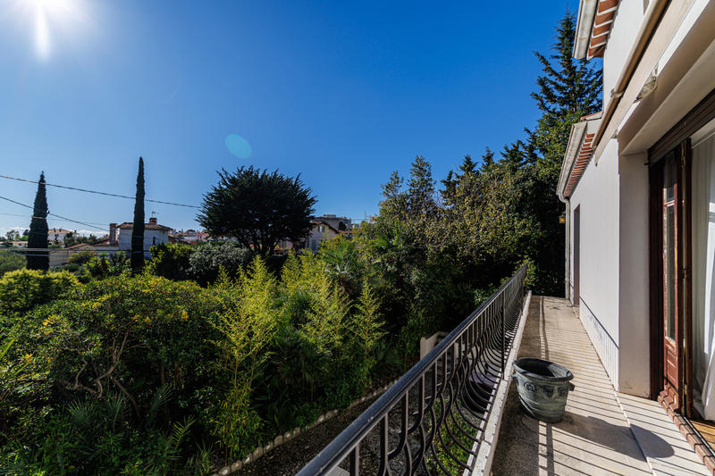 Maison - 220 m² - 7 pièces